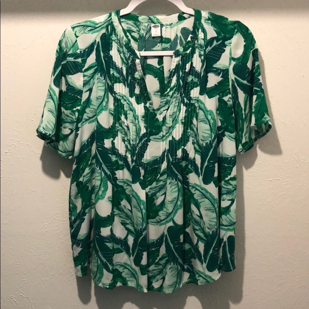 Tropical banana leaf top